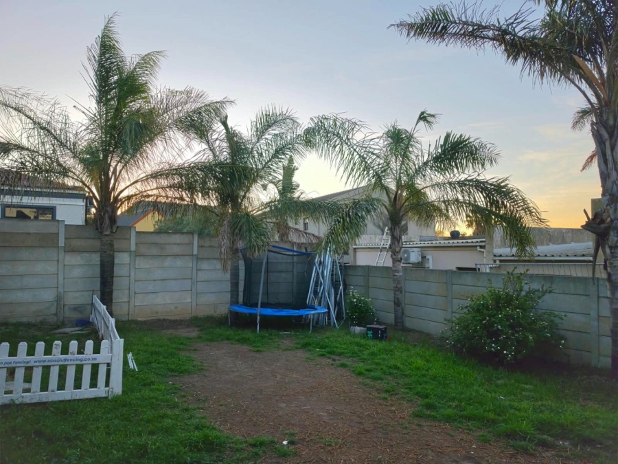 To Let 3 Bedroom Property for Rent in Uitzicht Western Cape